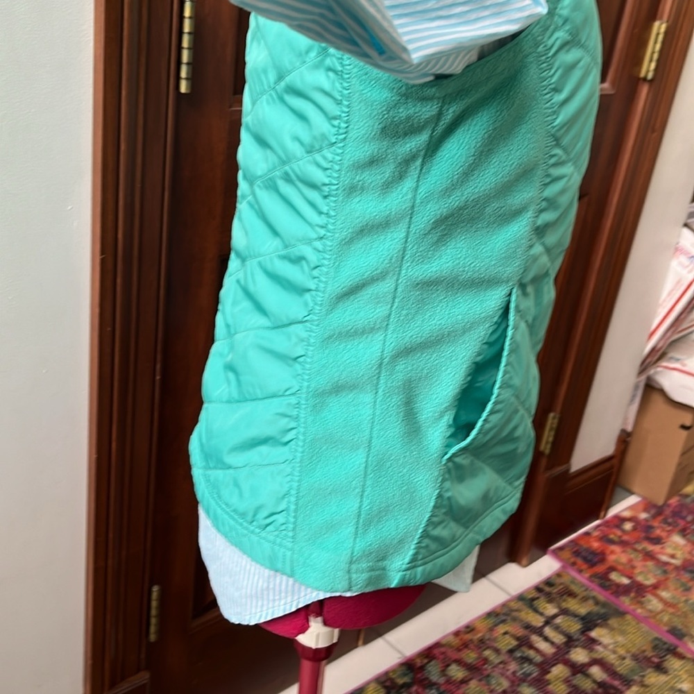 Columbia  Vest  Full zip front  3 pockets turtleneck  mint green quilted  size S - Picture 8 of 15